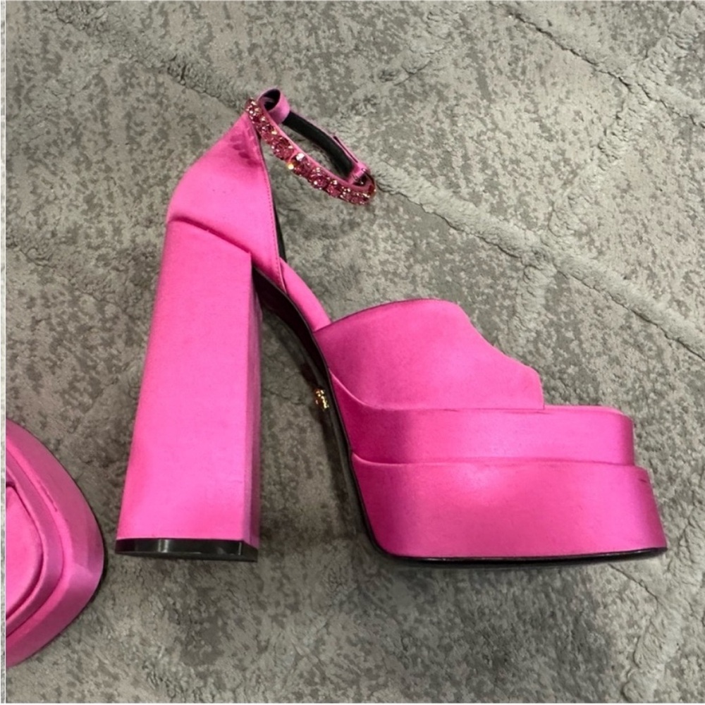 Versace Medusa Double Platform Sandals Pink Satin Platform Pumps 39 US - Picture 9 of 10